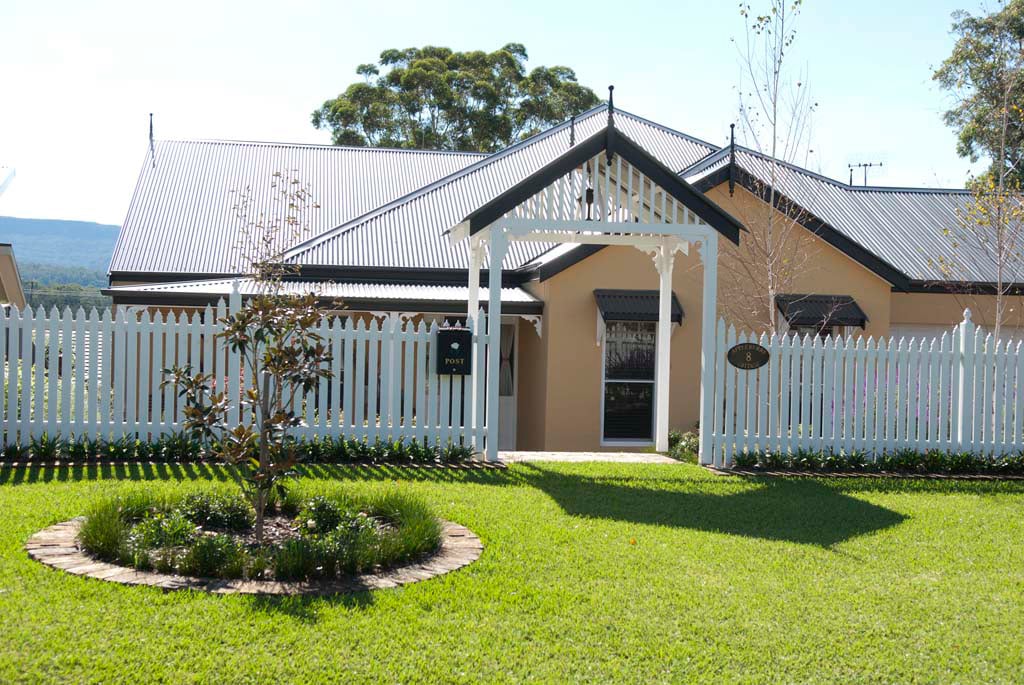lawn_house_white_fence-2